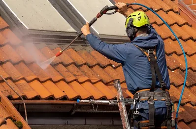 Démoussage et hydrofuge de toiture à Valaire